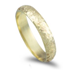 OAL1308 Aliança ouro verde acabamento martelado - 4mm
